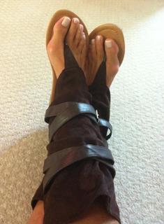 Lucero feet photo thumbnail