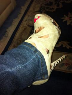 Lucero feet photo thumbnail