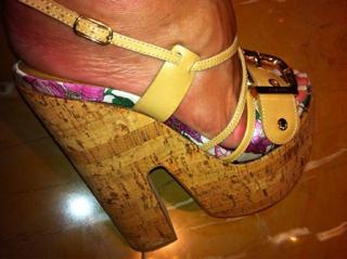 Lucero feet photo thumbnail