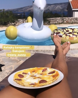 Lucia Javorceková feet photo thumbnail