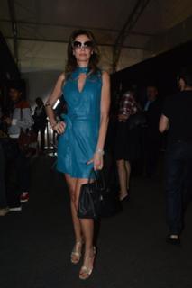 Luciana Gimenez feet photo thumbnail