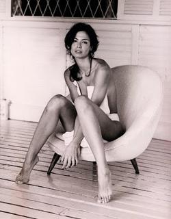 Luciana Gimenez feet photo thumbnail