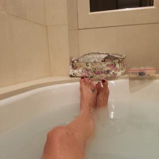 Luciana Gimenez feet photo thumbnail