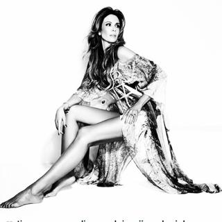 Luciana Gimenez feet photo thumbnail