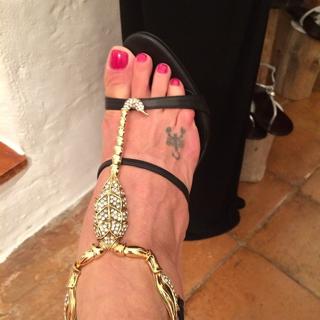 Luciana Gimenez feet photo thumbnail