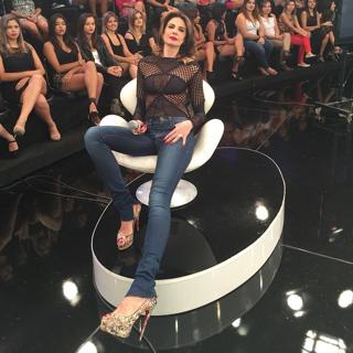 Luciana Gimenez feet photo thumbnail