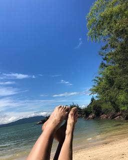 Luciana Gimenez feet photo thumbnail