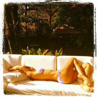 Luciana Gimenez feet photo thumbnail