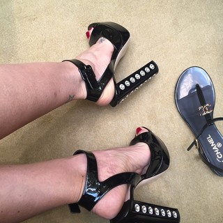 Luciana Gimenez feet photo thumbnail