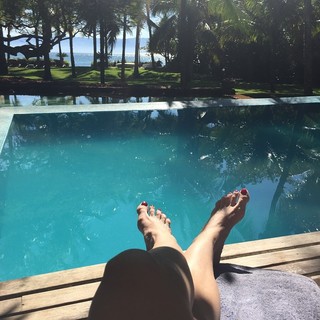 Luciana Gimenez feet photo thumbnail