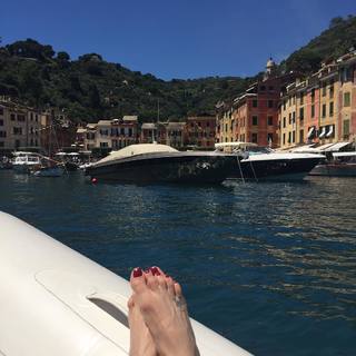 Luciana Gimenez feet photo thumbnail