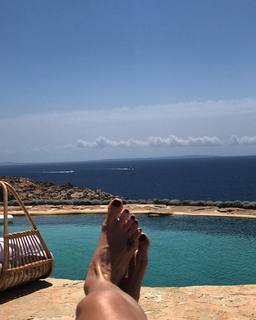 Luciana Gimenez feet photo thumbnail