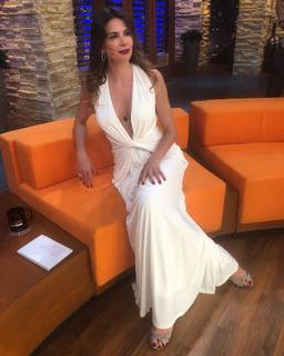 Luciana Gimenez feet photo thumbnail