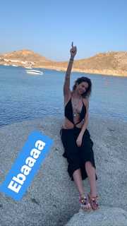 Luciana Gimenez feet photo thumbnail