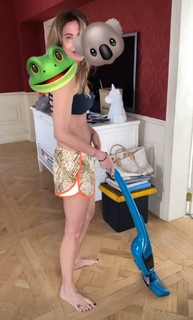 Luciana Gimenez feet photo thumbnail