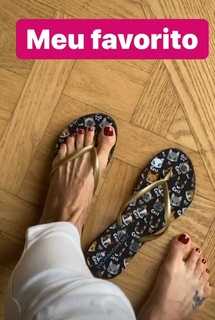 Luciana Gimenez feet photo thumbnail