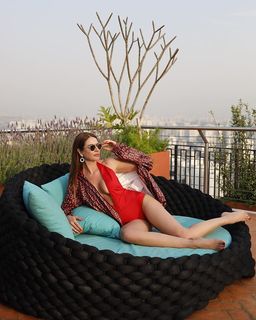 Luciana Gimenez feet photo thumbnail