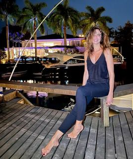 Luciana Gimenez feet photo thumbnail