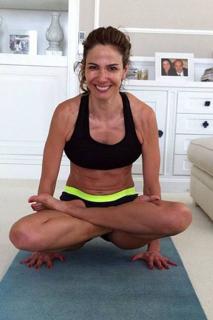 Luciana Gimenez feet photo thumbnail