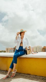 Luciana Gimenez feet photo thumbnail