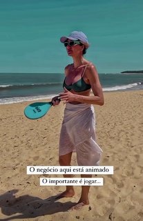 Luciana Gimenez feet photo thumbnail