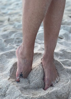 Luciana Gimenez feet photo thumbnail