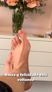 Luciana Gimenez feet photo thumbnail