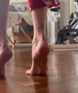 Luciana Gimenez feet photo thumbnail