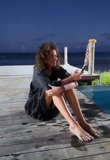 Luciana Gimenez feet photo thumbnail