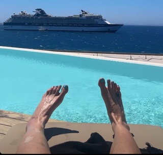 Luciana Gimenez feet photo thumbnail