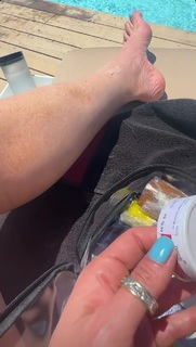 Luciana Gimenez feet photo thumbnail