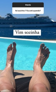 Luciana Gimenez feet photo thumbnail