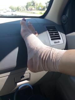 Luciana Gimenez feet photo thumbnail