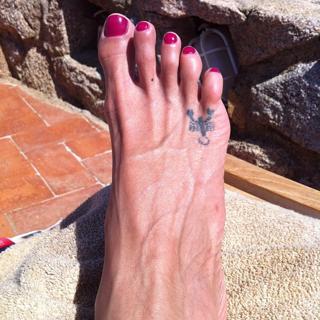 Luciana Gimenez feet photo thumbnail