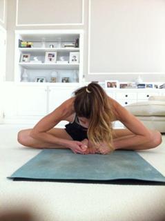 Luciana Gimenez feet photo thumbnail