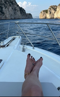 Luciana Gimenez feet photo thumbnail