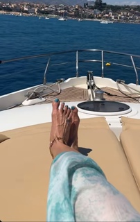 Luciana Gimenez feet photo thumbnail