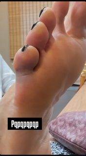 Luciana Gimenez feet photo thumbnail