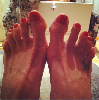 Luciana Gimenez feet photo thumbnail