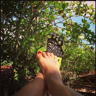 Luciana Gimenez feet photo thumbnail