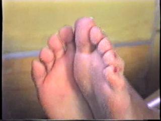 Luciana Littizzetto feet photo 15