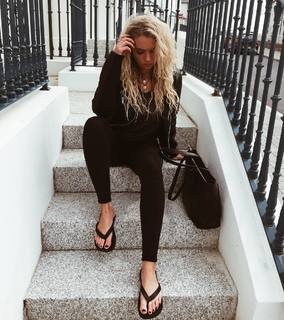Lucie Donlan feet photo 1