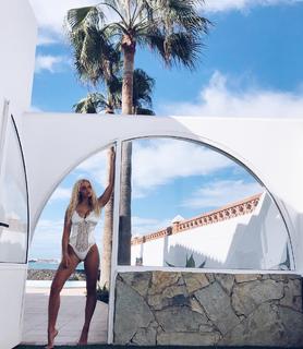 Lucie Donlan feet photo 4