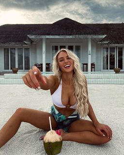 Lucie Donlan feet photo 9