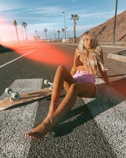 Lucie Donlan feet photo 10