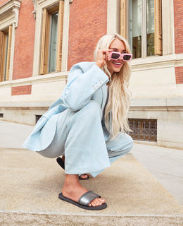 Lucie Donlan feet photo 3