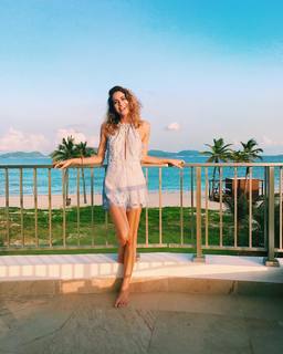 Lucie Fink feet photo 6