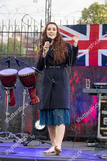 Lucie Jones feet photo 16