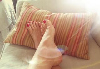 Lucilla Agosti feet photo thumbnail