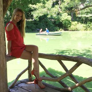 Lucilla Agosti feet photo thumbnail